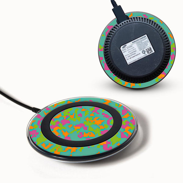 Sea Green Glitched Pattern Camo - Samsung Wireless Charger 2015 Skins