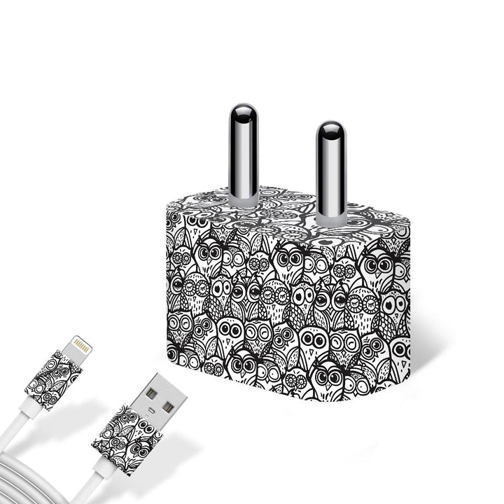 White And Black Owl - Apple charger 5W Skin